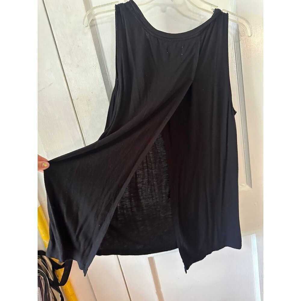 Old Navy women’s size medium black workout tank top - Picture 6 of 6